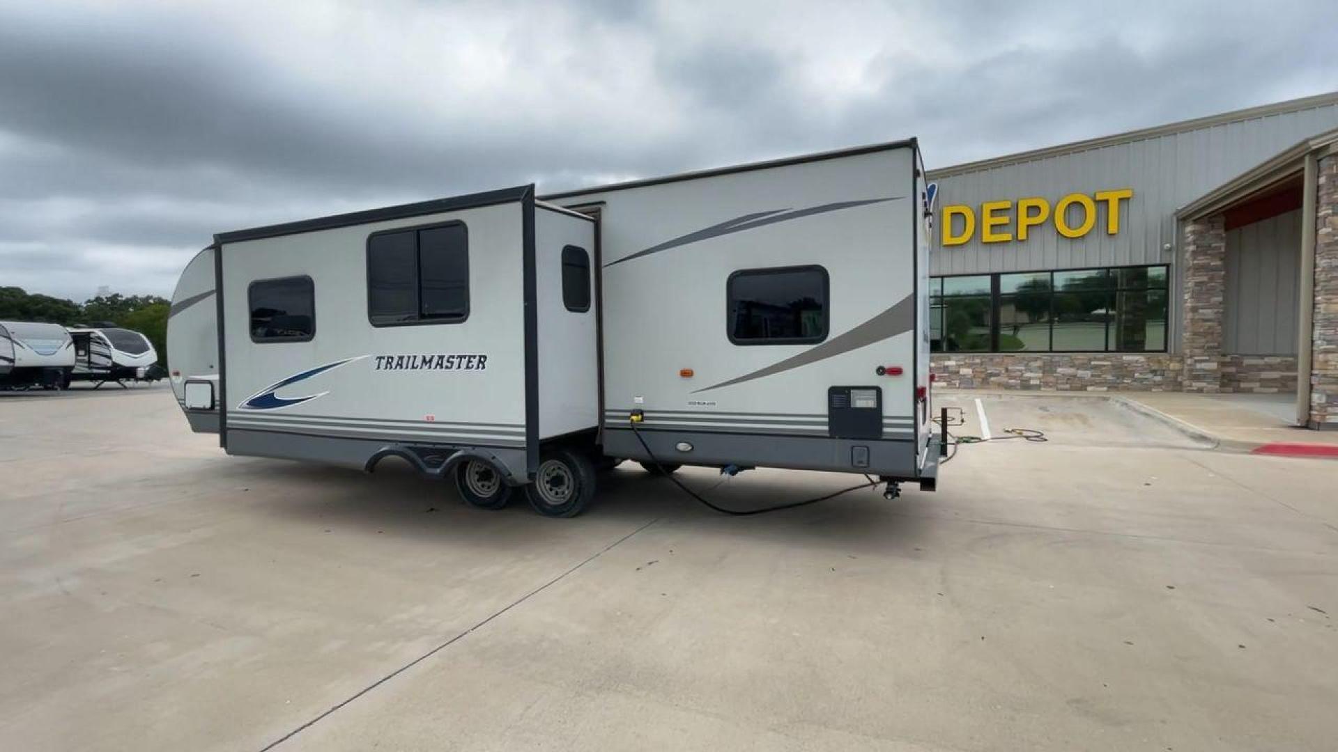 2020 WHITE GULFSTREAM TRAILMASTER 301TB (1NL1G3425L1) , Length: 34.08 ft. | Dry Weight: 6,845 lbs. | Slides: 1 transmission, located at 4319 N Main St, Cleburne, TX, 76033, (817) 678-5133, 32.385960, -97.391212 - This 2020 Gulf Stream Trailmaster 301TB travel trailer measures 34.01 feet. There are two axles with steel wheels and electric drum brakes. Its dry weight is 6,845 lbs, its payload is 2,840 lbs, and its hitch is 885 lbs. The aluminum walls are painted gray with white and dark gray graphics. The 13,5 - Photo#7