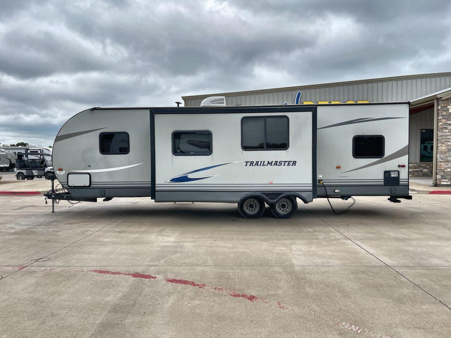 2020 WHITE GULFSTREAM TRAILMASTER 301TB (1NL1G3425L1) , Length: 34.08 ft. | Dry Weight: 6,845 lbs. | Slides: 1 transmission, located at 4319 N Main St, Cleburne, TX, 76033, (817) 678-5133, 32.385960, -97.391212 - This 2020 Gulf Stream Trailmaster 301TB travel trailer measures 34.01 feet. There are two axles with steel wheels and electric drum brakes. Its dry weight is 6,845 lbs, its payload is 2,840 lbs, and its hitch is 885 lbs. The aluminum walls are painted gray with white and dark gray graphics. The 13,5 - Photo#24