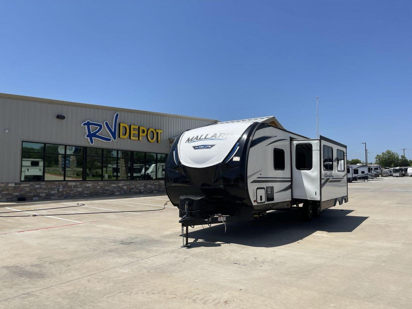 2020 HEARTLAND MALLARD M26 (5SFNB3223LE) , located at 4319 N Main St, Cleburne, TX, 76033, (817) 678-5133, 32.385960, -97.391212 - Photo#0