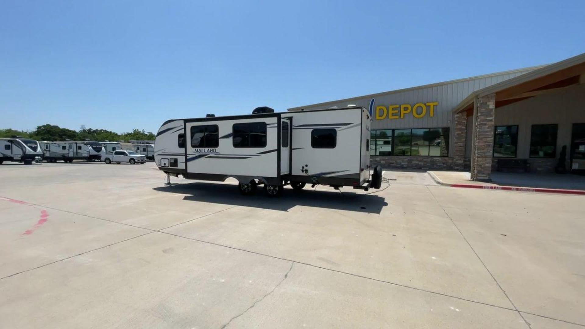 2020 HEARTLAND MALLARD M26 (5SFNB3223LE) , located at 4319 N Main St, Cleburne, TX, 76033, (817) 678-5133, 32.385960, -97.391212 - Photo#7