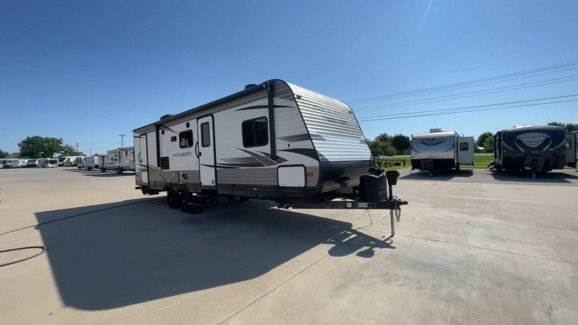 2020 HEARTLAND PIONEER BH270 (5SFPB3226LE) , located at 4319 N Main St, Cleburne, TX, 76033, (817) 678-5133, 32.385960, -97.391212 - Photo#3