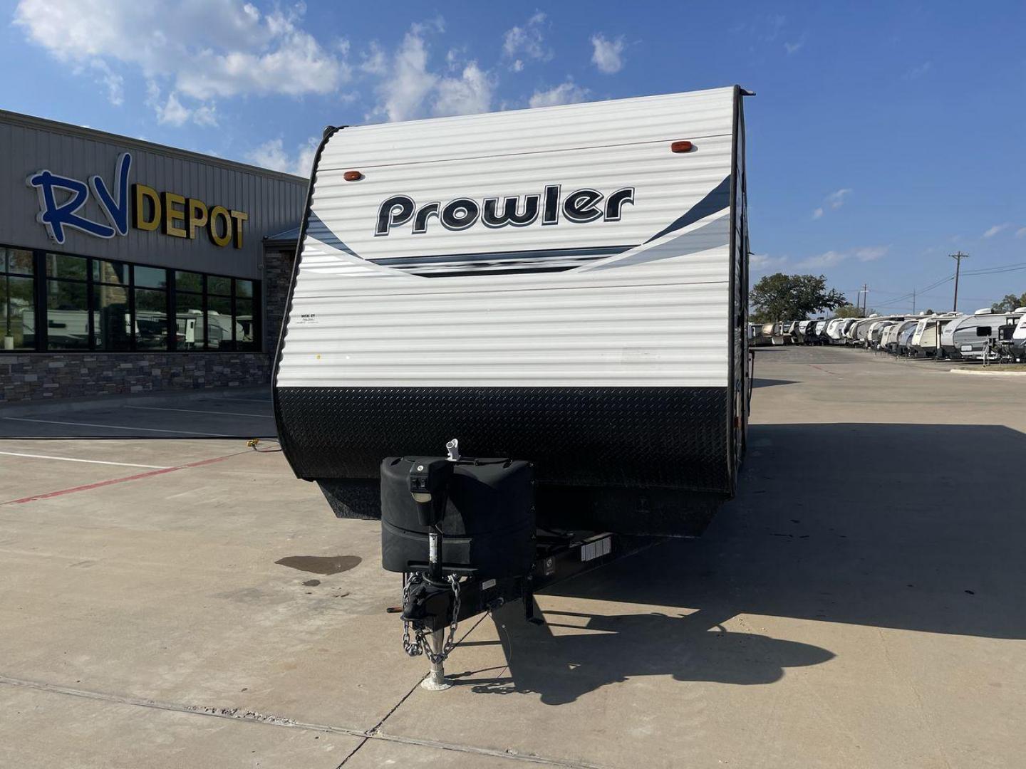 2020 WHITE HEARTLAND PROWLER 320BH (5SFPB3628LE) , Length: 36.33 ft. | Dry Weight: 7,980 lbs. | Gross Weight: 9,600 lbs. | Slides: 2 transmission, located at 4319 N Main St, Cleburne, TX, 76033, (817) 678-5133, 32.385960, -97.391212 - Photo#0