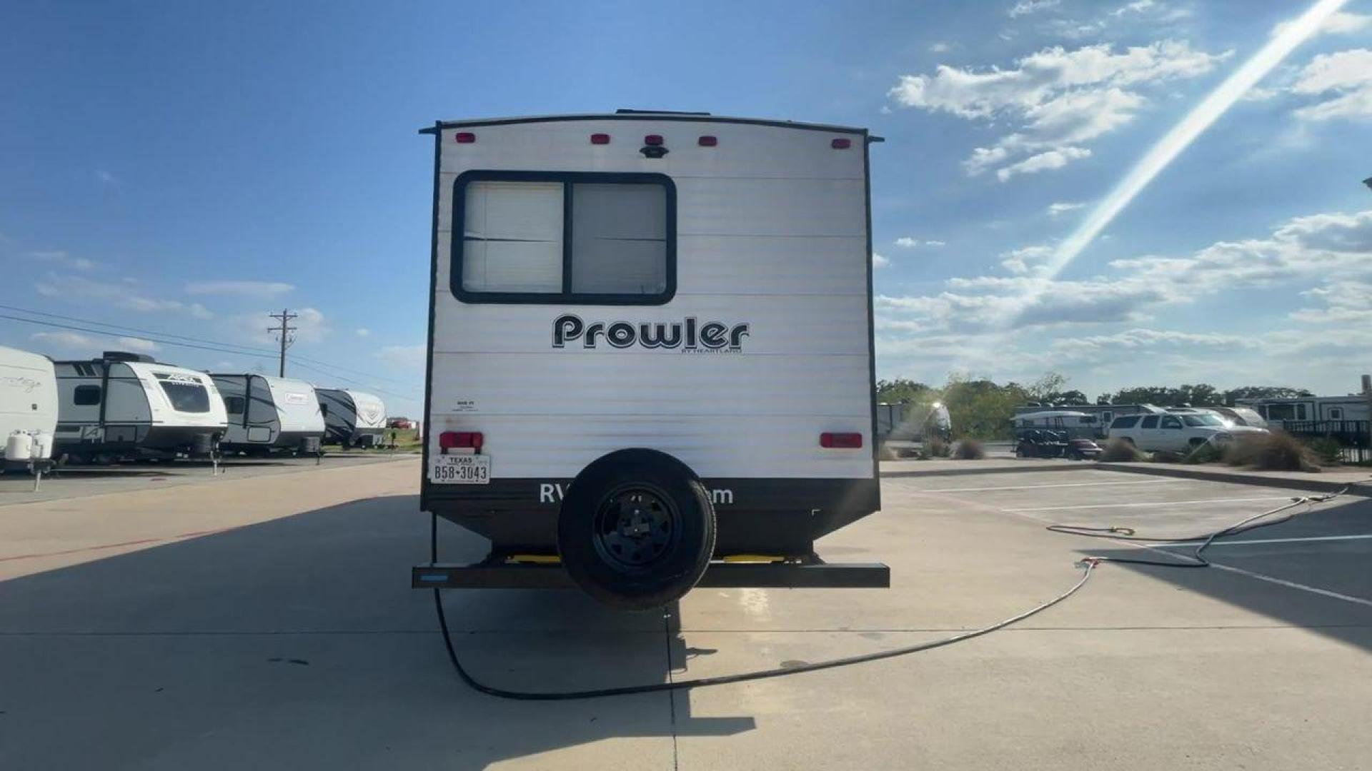 2020 WHITE HEARTLAND PROWLER 320BH (5SFPB3628LE) , Length: 36.33 ft. | Dry Weight: 7,980 lbs. | Gross Weight: 9,600 lbs. | Slides: 2 transmission, located at 4319 N Main St, Cleburne, TX, 76033, (817) 678-5133, 32.385960, -97.391212 - Photo#8