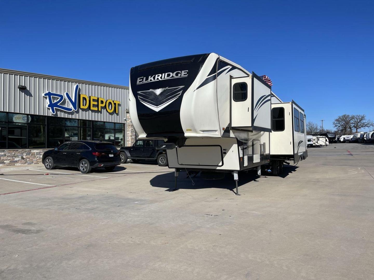 2020 TAN HEARTLAND RECREATION ELKRIDGE 38RSRT (5SFRG422XLE) , Length: 41.75 ft. | Dry Weight: 13,450 lbs. | Gross Weight: 15,500 lbs. | Slides: 5 transmission, located at 4319 N Main St, Cleburne, TX, 76033, (817) 678-5133, 32.385960, -97.391212 - The 2020 Heartland Elkridge 38RSRT measures 41.75 ft. in length. It has a dry weight of 13,450 lbs. and a GVWR of 15,500 lbs. It is made of aluminum and fiberglass. It comes with automatic heating and cooling rated at 35,000 and 13,500 BTUs respectively. With 5 slides, this fifth wheel is incredibly - Photo#0