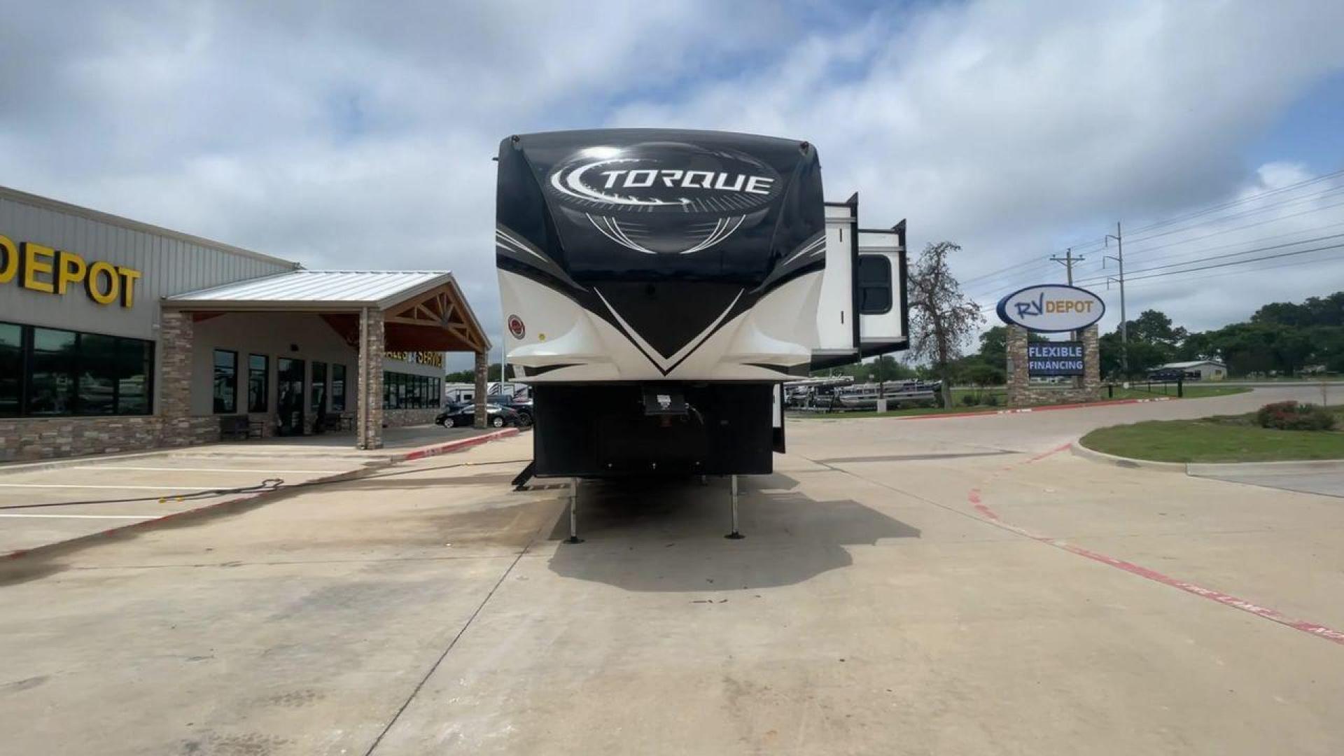 2020 HEARTLAND TORQUE 373 (5SFCG4422LE) , located at 4319 N Main St, Cleburne, TX, 76033, (817) 678-5133, 32.385960, -97.391212 - Photo#4