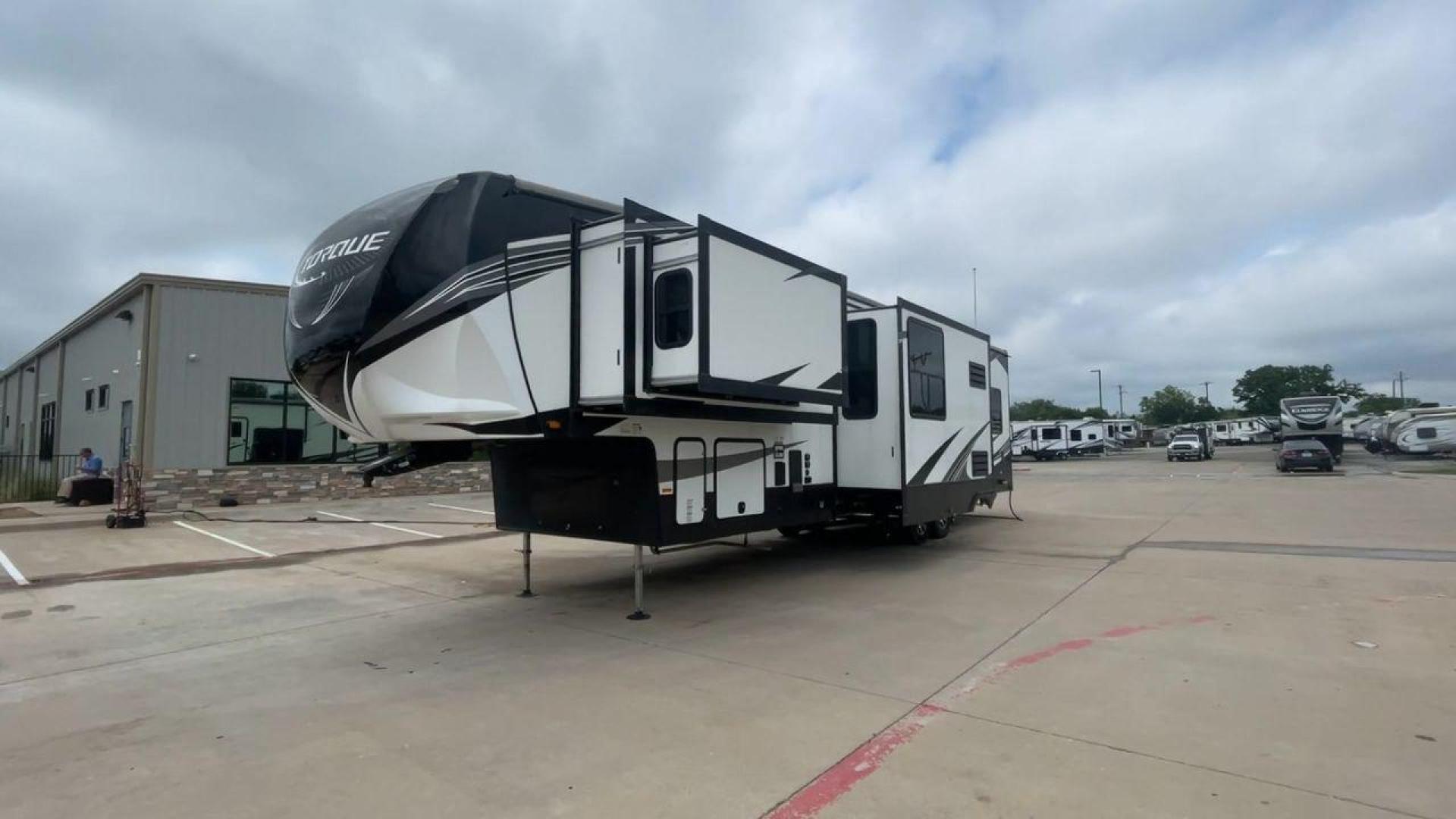 2020 HEARTLAND TORQUE 373 (5SFCG4422LE) , located at 4319 N Main St, Cleburne, TX, 76033, (817) 678-5133, 32.385960, -97.391212 - Photo#5