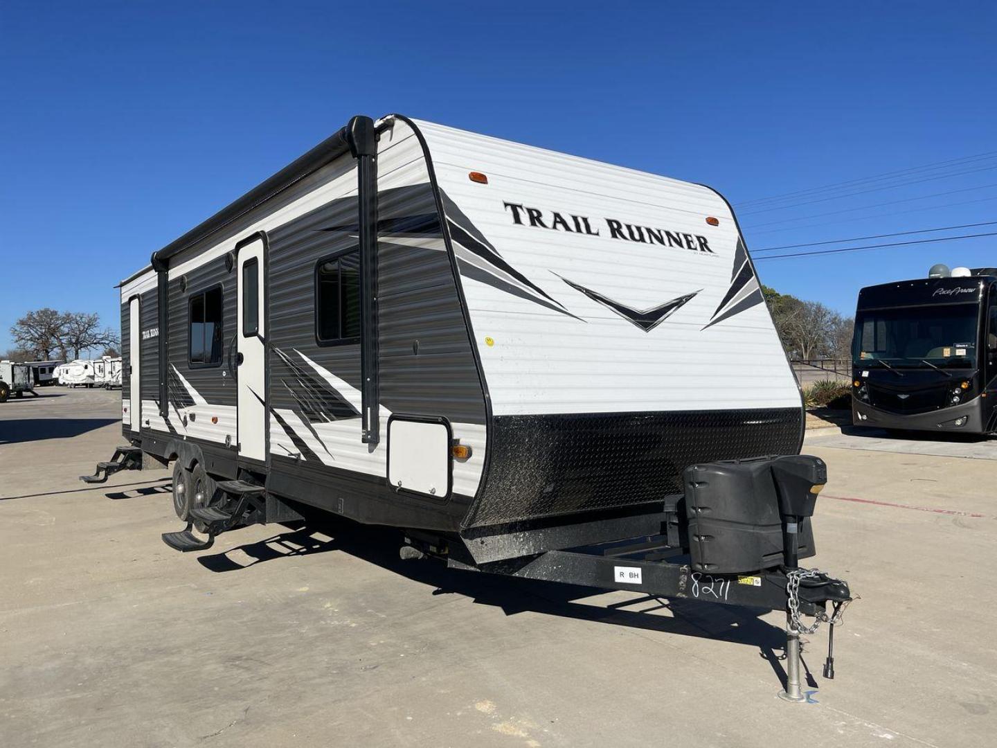 2020 HEARTLAND TRAIL RUNNER 293BH (5SFEB3320LE) , located at 4319 N Main St, Cleburne, TX, 76033, (817) 678-5133, 32.385960, -97.391212 - Photo#23