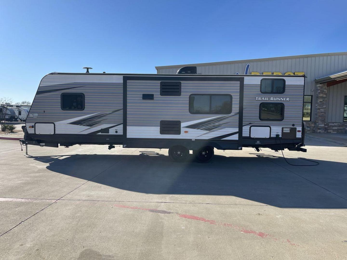 2020 HEARTLAND TRAIL RUNNER 293BH (5SFEB3320LE) , located at 4319 N Main St, Cleburne, TX, 76033, (817) 678-5133, 32.385960, -97.391212 - Photo#24