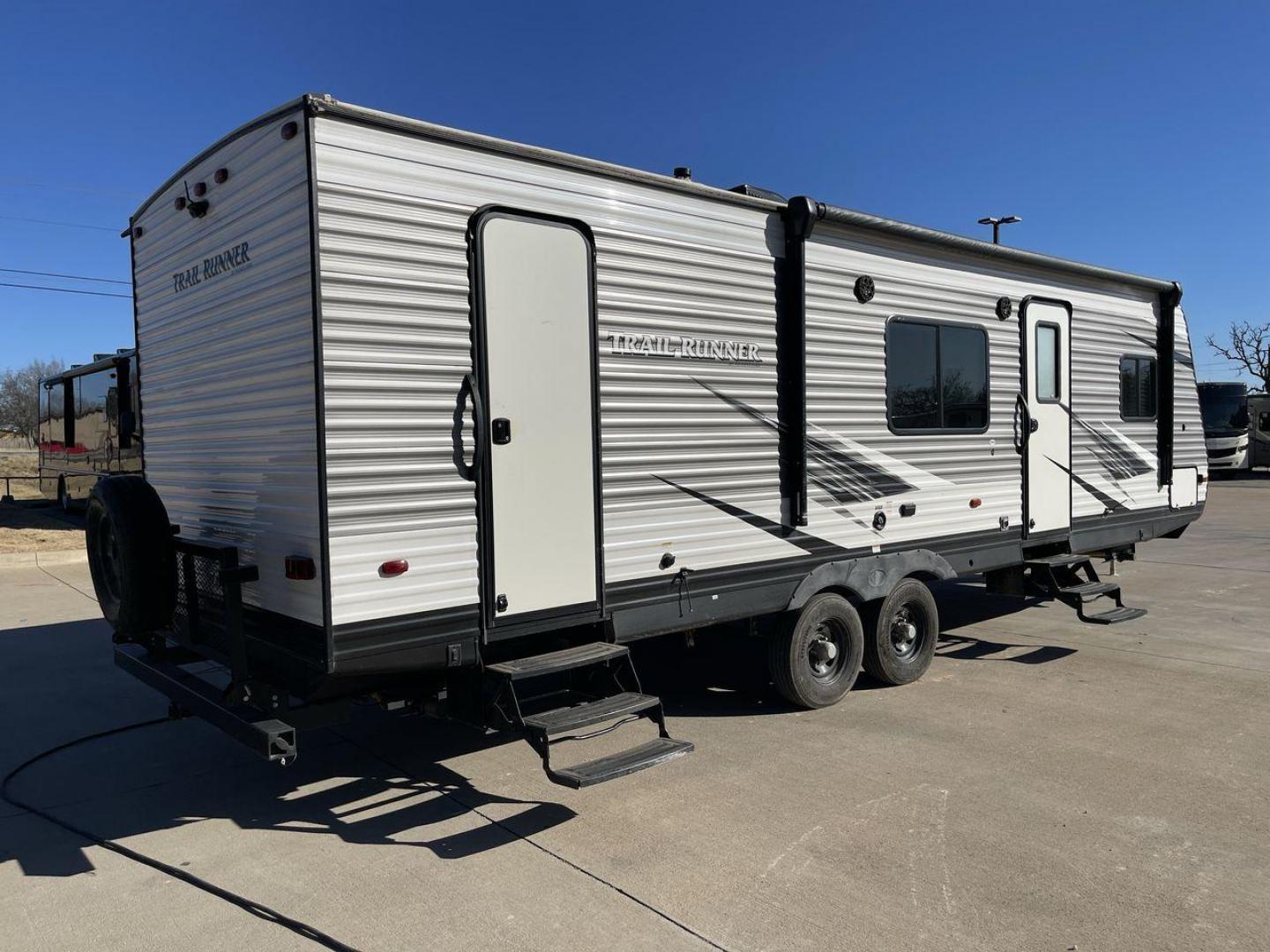 2020 HEARTLAND TRAIL RUNNER 293BH (5SFEB3320LE) , located at 4319 N Main St, Cleburne, TX, 76033, (817) 678-5133, 32.385960, -97.391212 - Photo#25