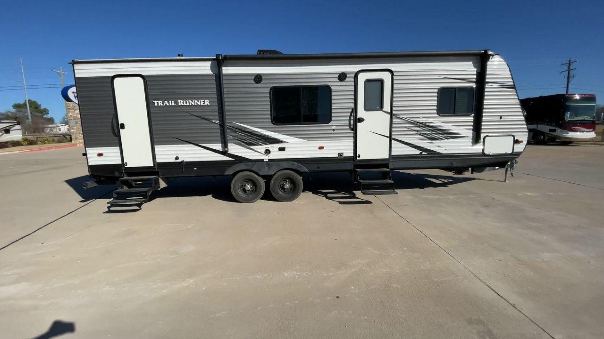 2020 HEARTLAND TRAIL RUNNER 293BH (5SFEB3320LE) , located at 4319 N Main St, Cleburne, TX, 76033, (817) 678-5133, 32.385960, -97.391212 - Photo#2