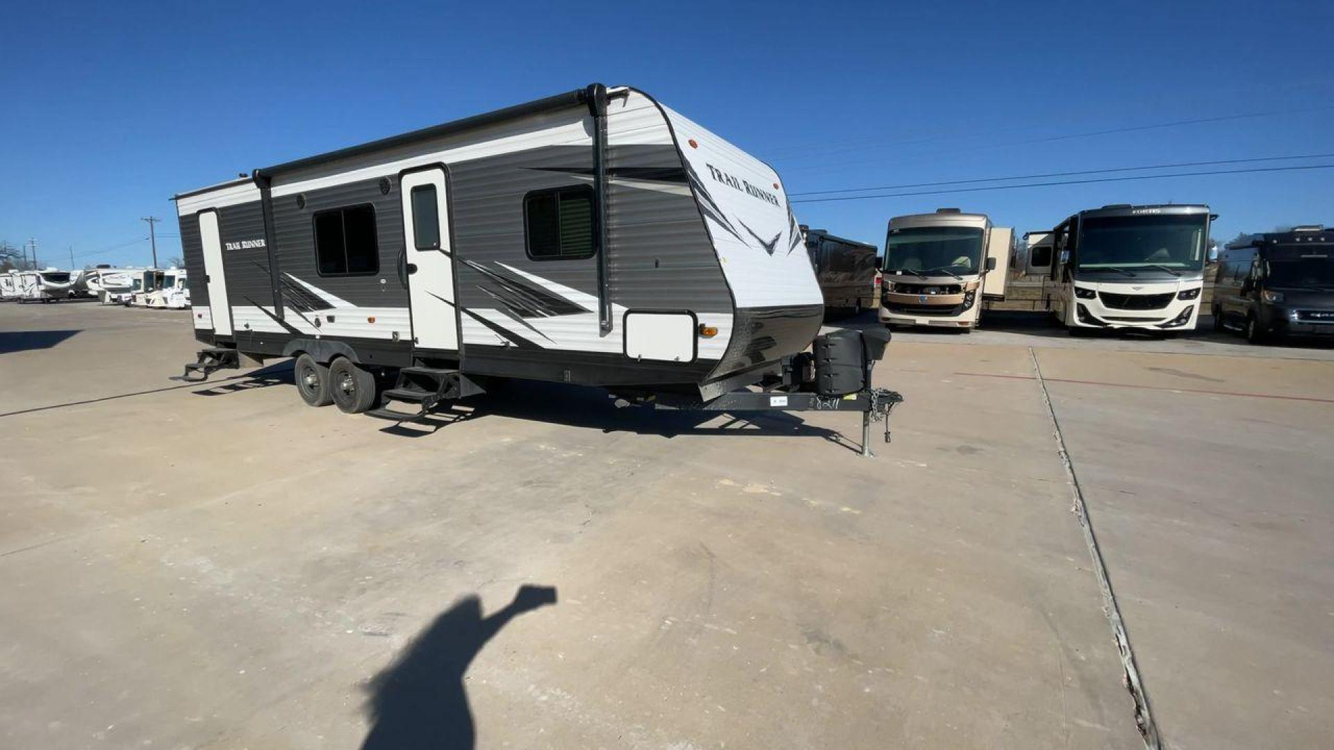 2020 HEARTLAND TRAIL RUNNER 293BH (5SFEB3320LE) , located at 4319 N Main St, Cleburne, TX, 76033, (817) 678-5133, 32.385960, -97.391212 - Photo#3