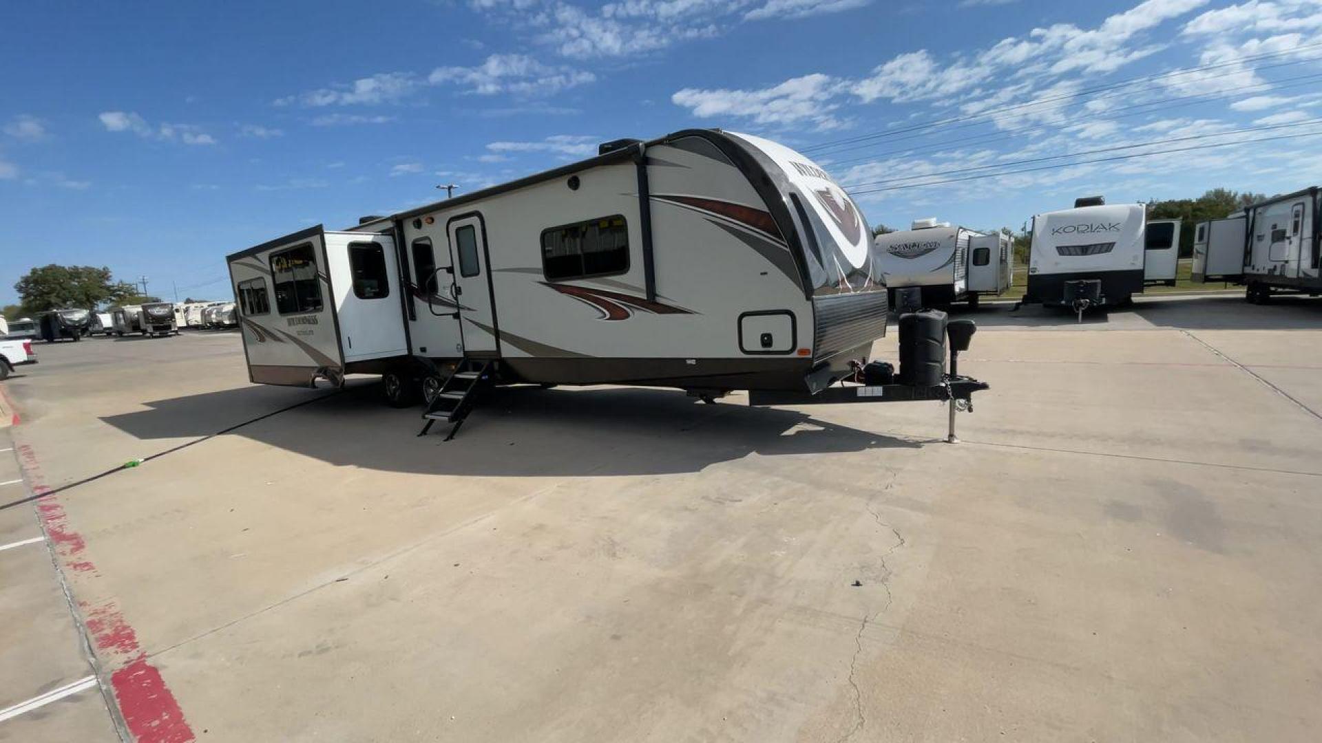 2020 HEARTLAND WILDERNESS 3375KL (5SFNB402XLE) , Length: 39.67 ft. | Dry Weight: 8,840 lbs. | Gross Weight: 9,900 lbs. | Slides: 3 transmission, located at 4319 N Main St, Cleburne, TX, 76033, (817) 678-5133, 32.385960, -97.391212 - Photo#3