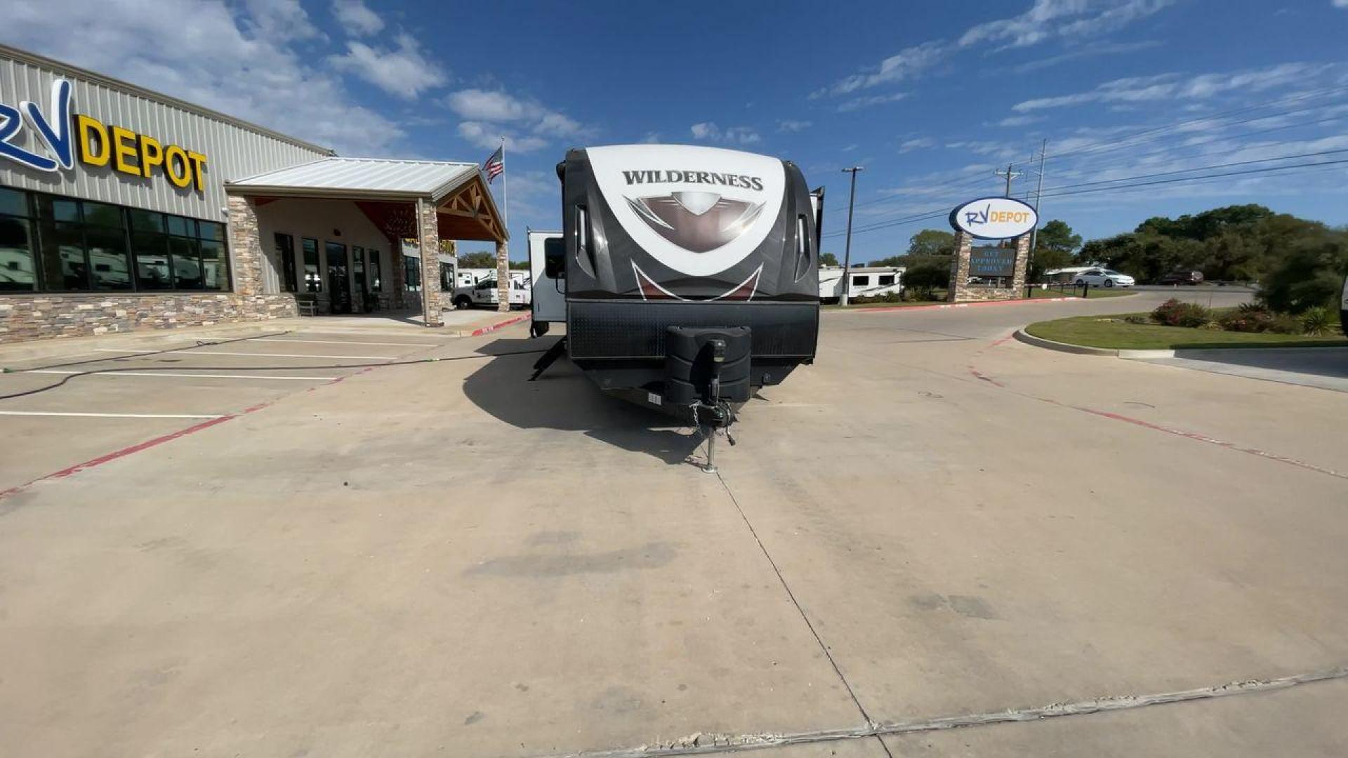 2020 HEARTLAND WILDERNESS 3375KL (5SFNB402XLE) , Length: 39.67 ft. | Dry Weight: 8,840 lbs. | Gross Weight: 9,900 lbs. | Slides: 3 transmission, located at 4319 N Main St, Cleburne, TX, 76033, (817) 678-5133, 32.385960, -97.391212 - Photo#4