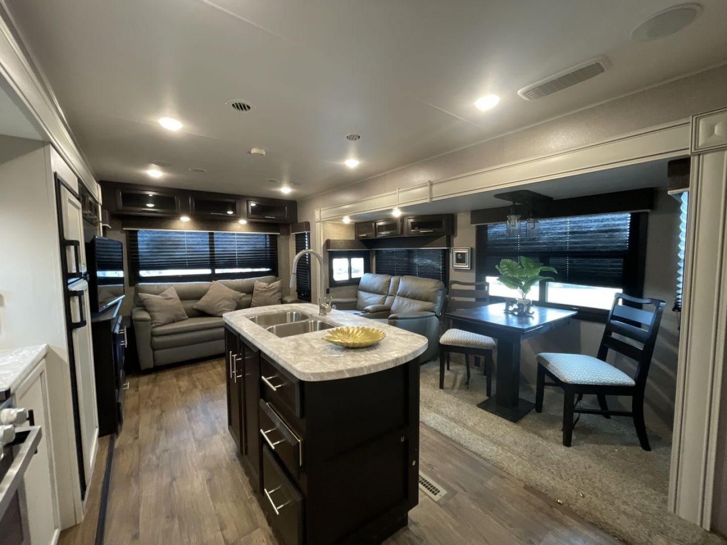 2020 JAYCO EAGLE 280RSOK (1UJBJ0BS7L1) , located at 4319 N Main St, Cleburne, TX, 76033, (817) 678-5133, 32.385960, -97.391212 - Photo#12