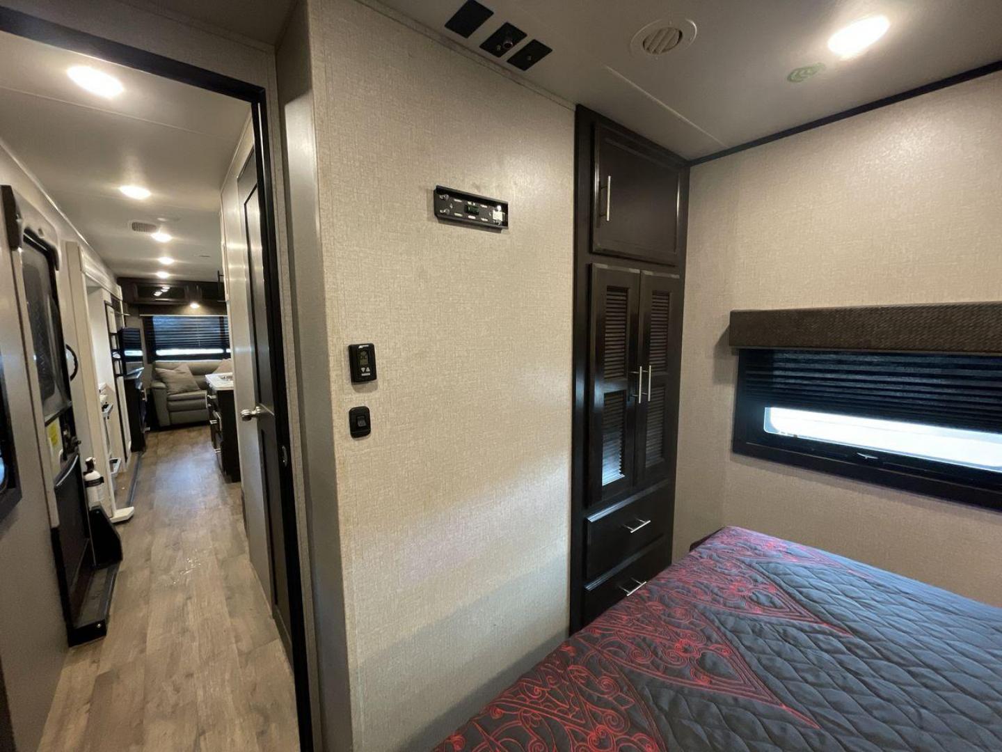 2020 JAYCO EAGLE 280RSOK (1UJBJ0BS7L1) , located at 4319 N Main St, Cleburne, TX, 76033, (817) 678-5133, 32.385960, -97.391212 - Photo#18