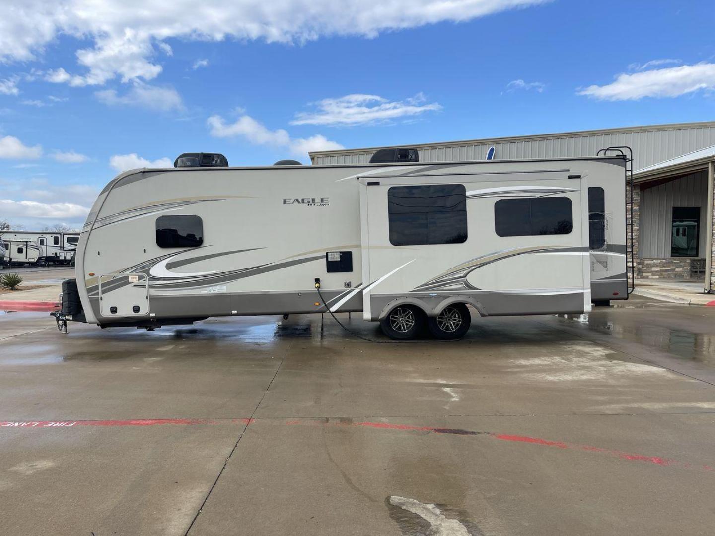 2020 JAYCO EAGLE 280RSOK (1UJBJ0BS7L1) , located at 4319 N Main St, Cleburne, TX, 76033, (817) 678-5133, 32.385960, -97.391212 - Photo#24