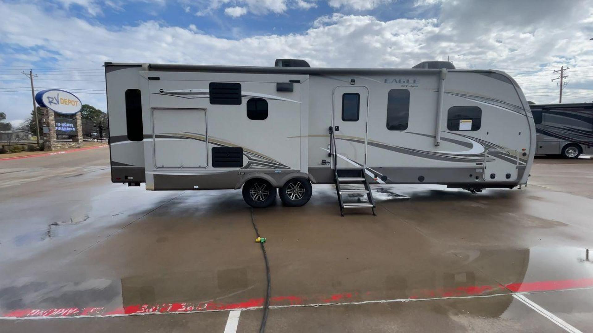 2020 JAYCO EAGLE 280RSOK (1UJBJ0BS7L1) , located at 4319 N Main St, Cleburne, TX, 76033, (817) 678-5133, 32.385960, -97.391212 - Photo#2