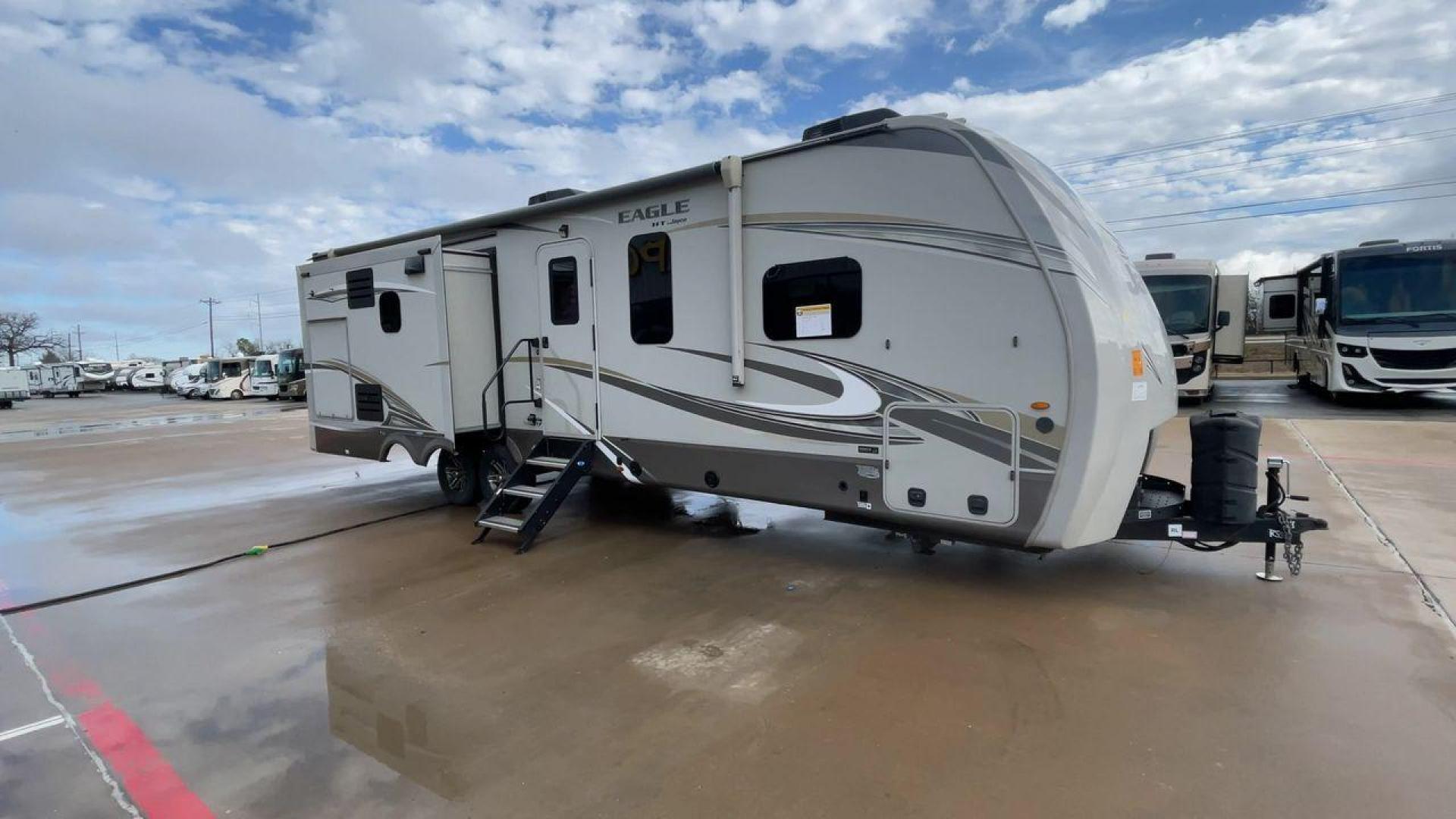 2020 JAYCO EAGLE 280RSOK (1UJBJ0BS7L1) , located at 4319 N Main St, Cleburne, TX, 76033, (817) 678-5133, 32.385960, -97.391212 - Photo#3