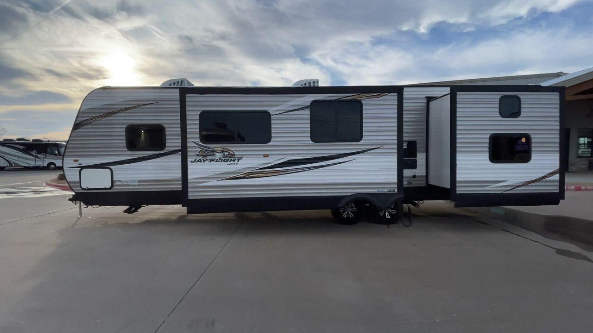 2020 JAYCO JAYFLIGHT 324BDSW (1UJBJ0BT1L7) , Length: 36.17 ft. | Dry Weight: 7,663 lbs. | Gross Weight: 9,000 lbs. | Slides: 2 transmission, located at 4319 N Main St, Cleburne, TX, 76033, (817) 678-5133, 32.385960, -97.391212 - Photo#6