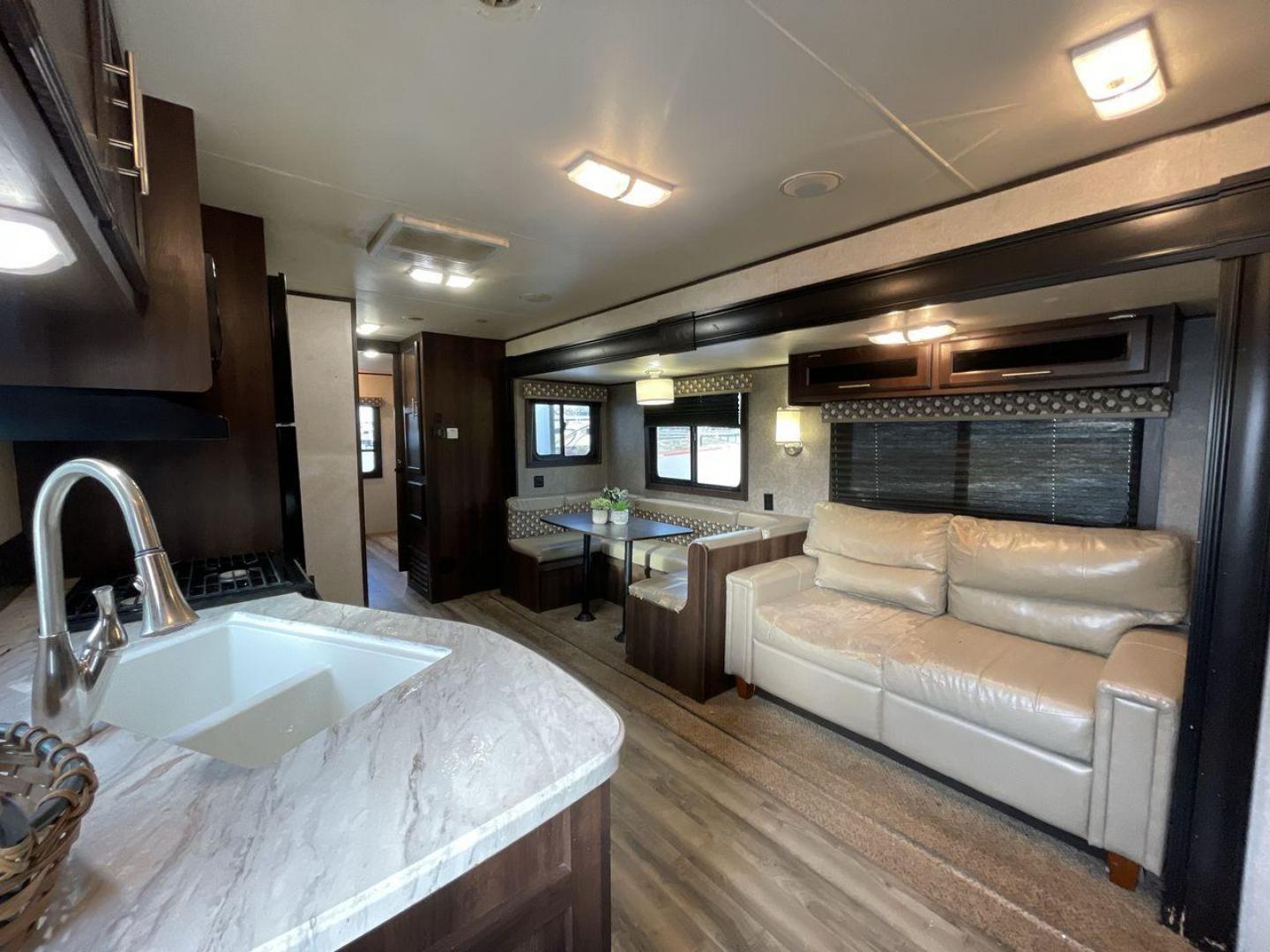 2020 JAYCO JAYFLIGHT 324BDSW (1UJBJ0BT1L7) , Length: 36.17 ft. | Dry Weight: 7,663 lbs. | Gross Weight: 9,000 lbs. | Slides: 2 transmission, located at 4319 N Main St, Cleburne, TX, 76033, (817) 678-5133, 32.385960, -97.391212 - Photo#12