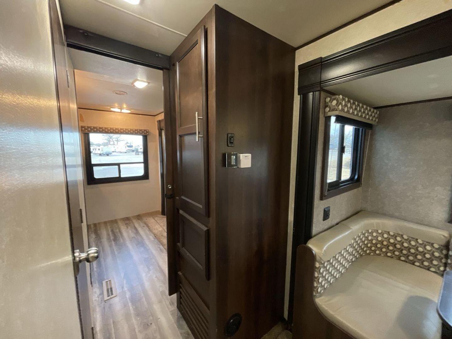 2020 JAYCO JAYFLIGHT 324BDSW (1UJBJ0BT1L7) , Length: 36.17 ft. | Dry Weight: 7,663 lbs. | Gross Weight: 9,000 lbs. | Slides: 2 transmission, located at 4319 N Main St, Cleburne, TX, 76033, (817) 678-5133, 32.385960, -97.391212 - Photo#13