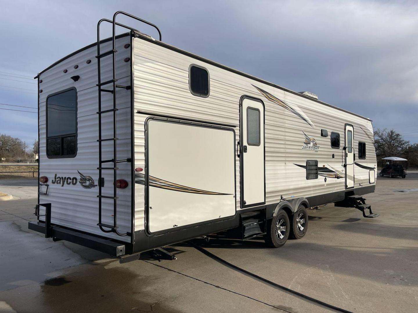 2020 JAYCO JAYFLIGHT 324BDSW (1UJBJ0BT1L7) , Length: 36.17 ft. | Dry Weight: 7,663 lbs. | Gross Weight: 9,000 lbs. | Slides: 2 transmission, located at 4319 N Main St, Cleburne, TX, 76033, (817) 678-5133, 32.385960, -97.391212 - Photo#25