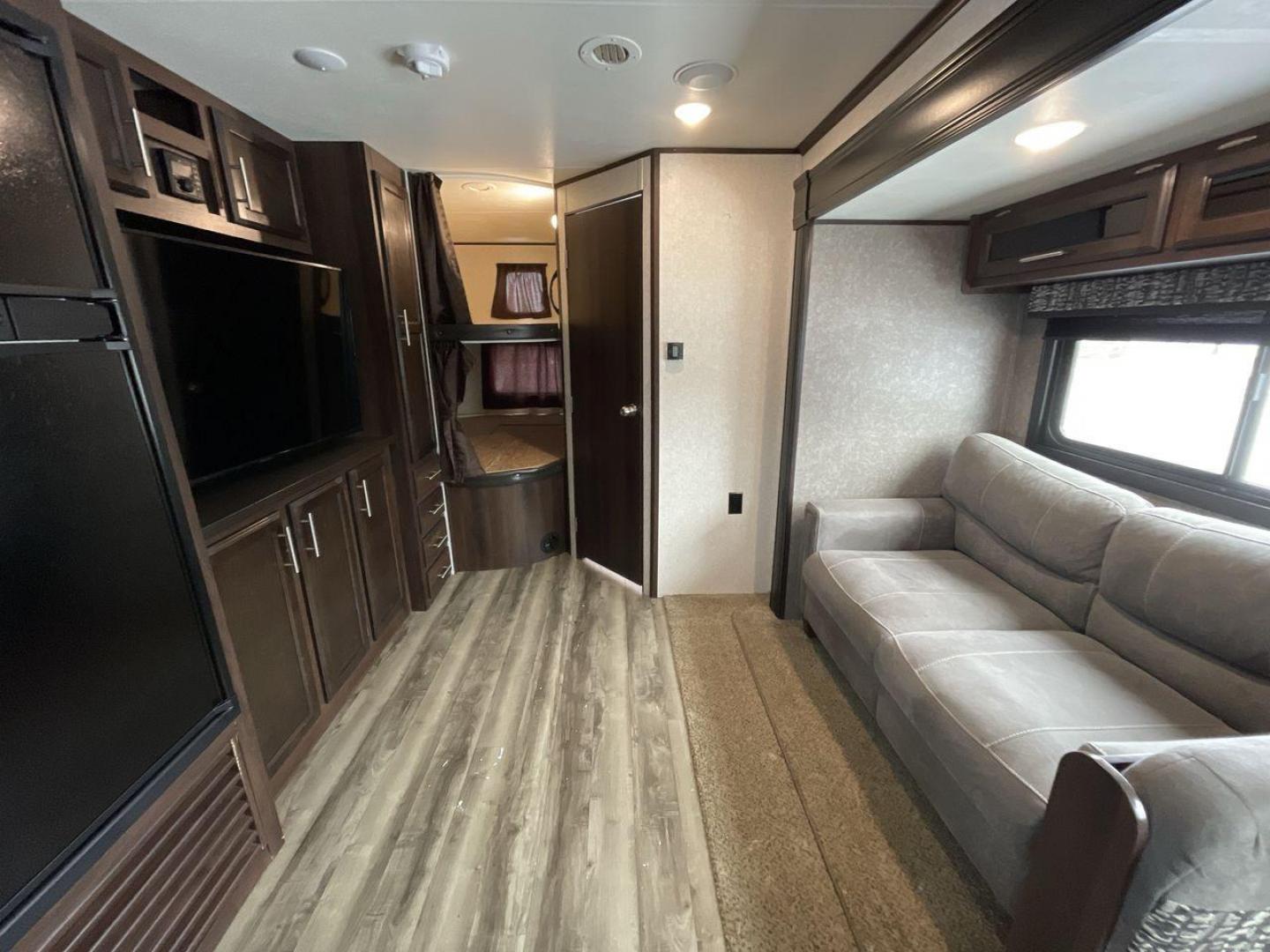 2020 JAYCO JAY FLIGHT 284BHS (1UJBJ0BR0L1) , located at 4319 N Main St, Cleburne, TX, 76033, (817) 678-5133, 32.385960, -97.391212 - Photo#10