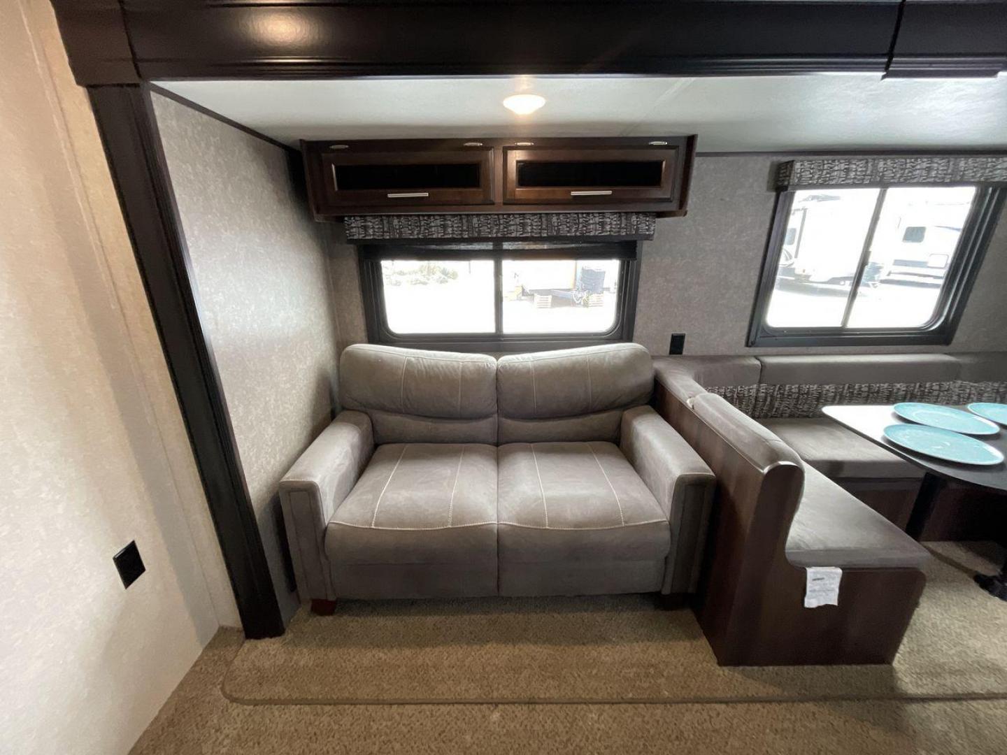 2020 JAYCO JAY FLIGHT 284BHS (1UJBJ0BR0L1) , located at 4319 N Main St, Cleburne, TX, 76033, (817) 678-5133, 32.385960, -97.391212 - Photo#11