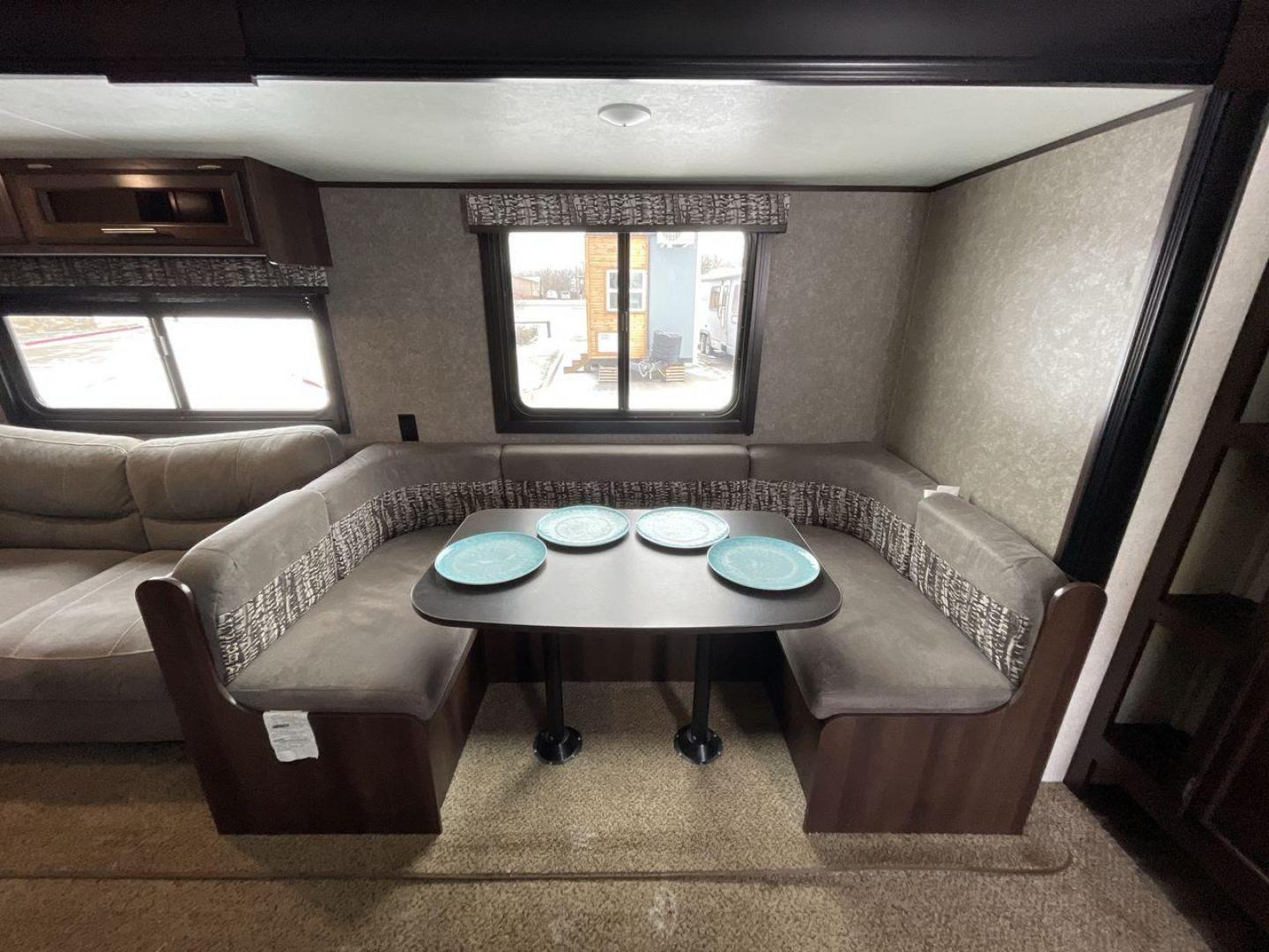 2020 JAYCO JAY FLIGHT 284BHS (1UJBJ0BR0L1) , located at 4319 N Main St, Cleburne, TX, 76033, (817) 678-5133, 32.385960, -97.391212 - Photo#13