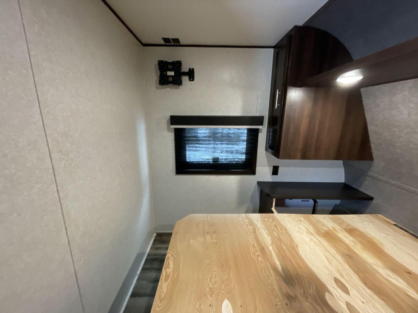 2020 JAYCO JAY FLIGHT 284BHS (1UJBJ0BR0L1) , located at 4319 N Main St, Cleburne, TX, 76033, (817) 678-5133, 32.385960, -97.391212 - Photo#17