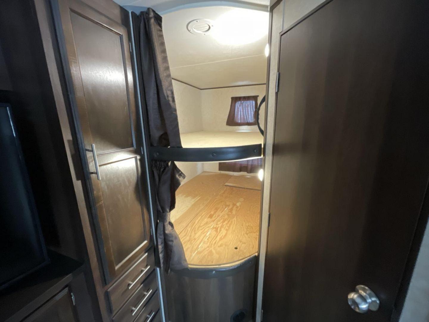 2020 JAYCO JAY FLIGHT 284BHS (1UJBJ0BR0L1) , located at 4319 N Main St, Cleburne, TX, 76033, (817) 678-5133, 32.385960, -97.391212 - Photo#18