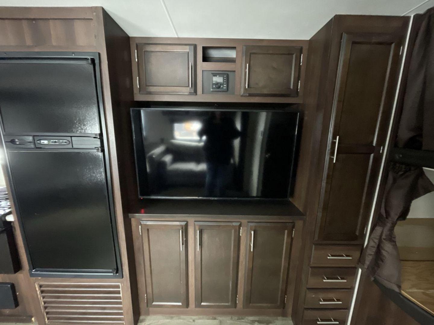 2020 JAYCO JAY FLIGHT 284BHS (1UJBJ0BR0L1) , located at 4319 N Main St, Cleburne, TX, 76033, (817) 678-5133, 32.385960, -97.391212 - Photo#19