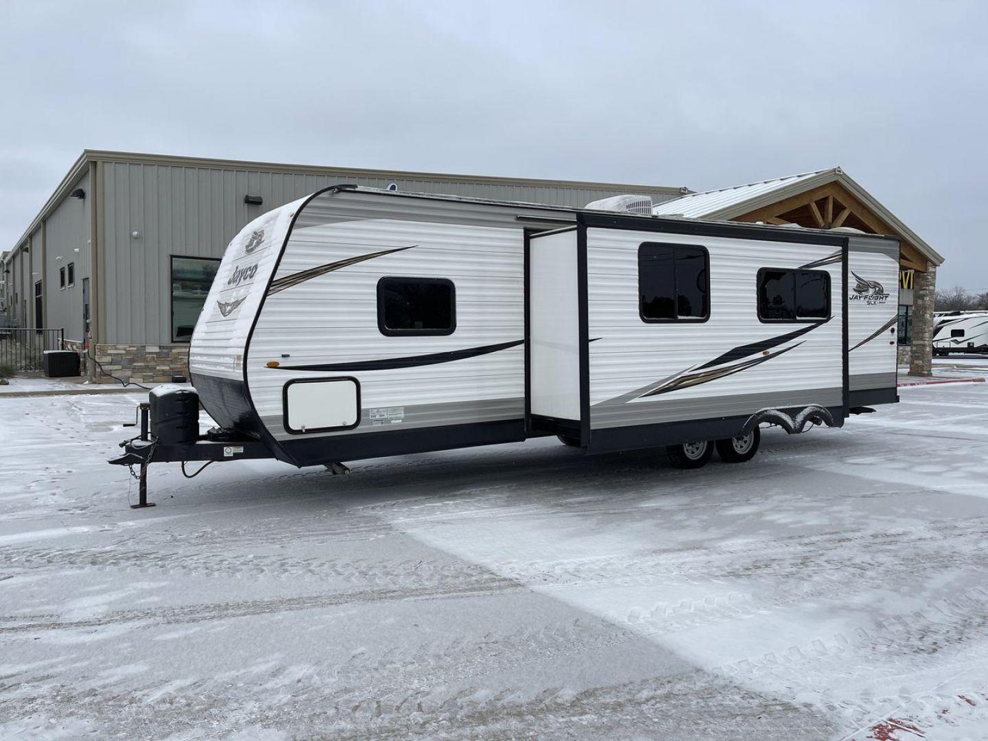 2020 JAYCO JAY FLIGHT 284BHS (1UJBJ0BR0L1) , located at 4319 N Main St, Cleburne, TX, 76033, (817) 678-5133, 32.385960, -97.391212 - Photo#22