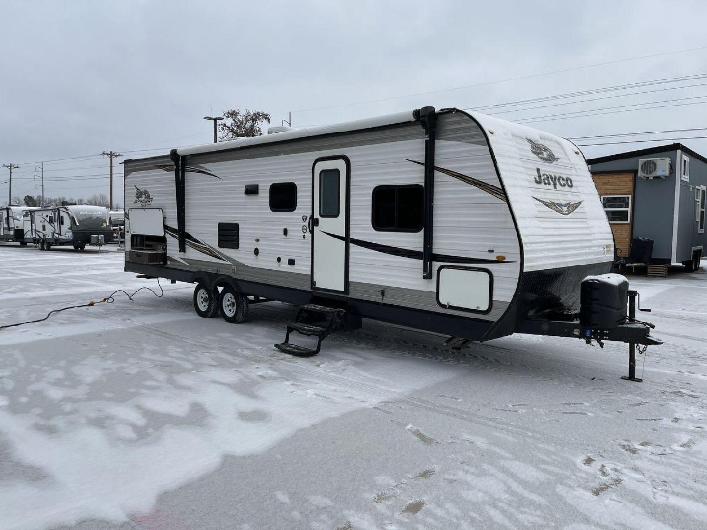 2020 JAYCO JAY FLIGHT 284BHS (1UJBJ0BR0L1) , located at 4319 N Main St, Cleburne, TX, 76033, (817) 678-5133, 32.385960, -97.391212 - Photo#23