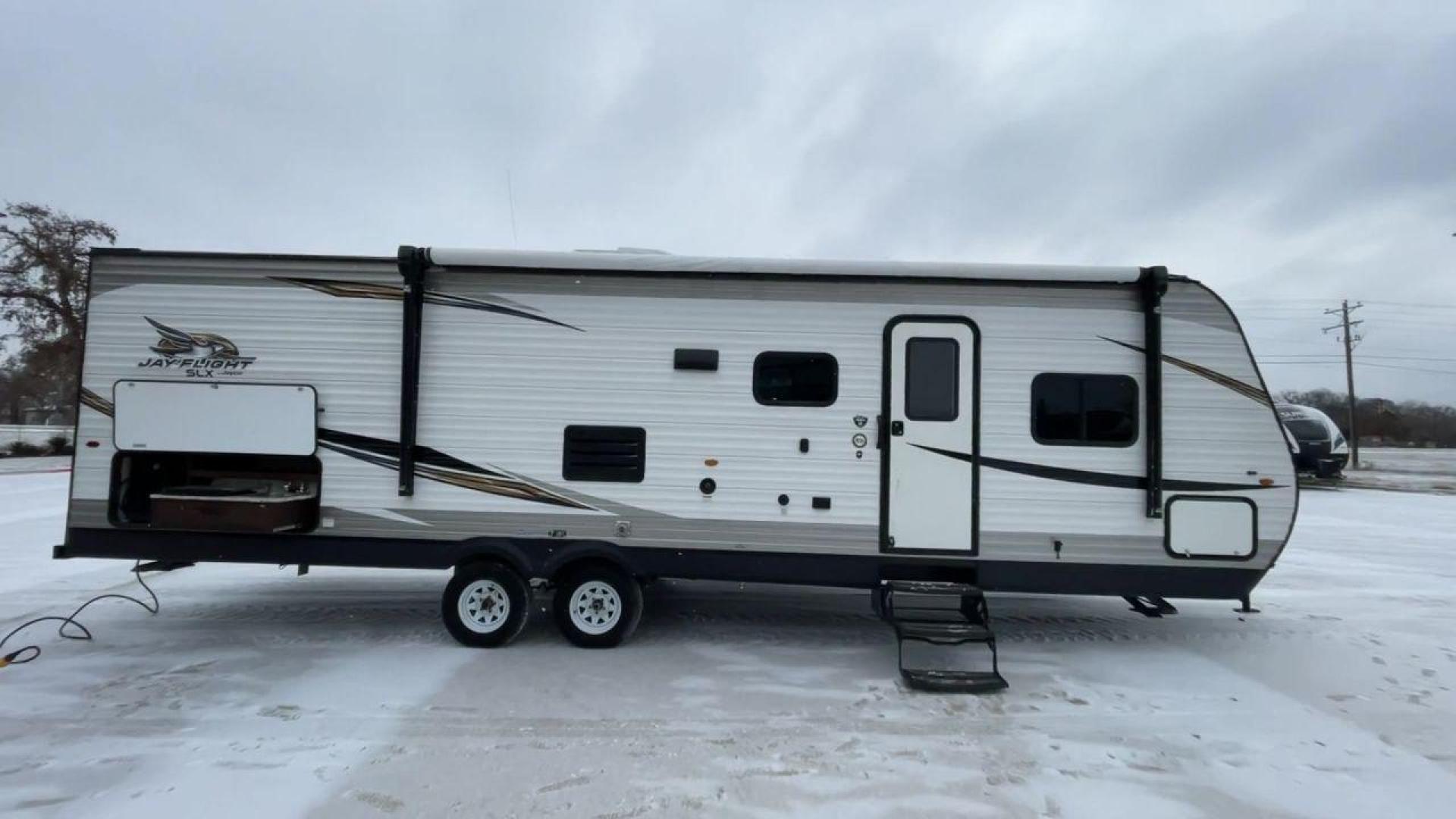 2020 JAYCO JAY FLIGHT 284BHS (1UJBJ0BR0L1) , located at 4319 N Main St, Cleburne, TX, 76033, (817) 678-5133, 32.385960, -97.391212 - Photo#2