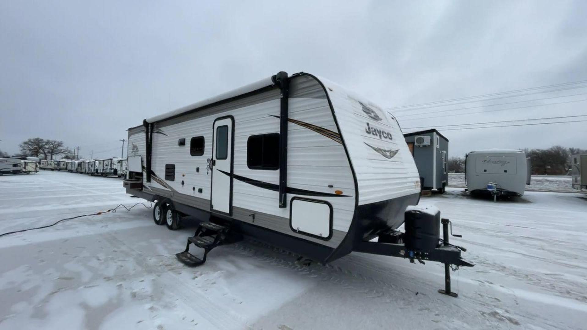 2020 JAYCO JAY FLIGHT 284BHS (1UJBJ0BR0L1) , located at 4319 N Main St, Cleburne, TX, 76033, (817) 678-5133, 32.385960, -97.391212 - Photo#3