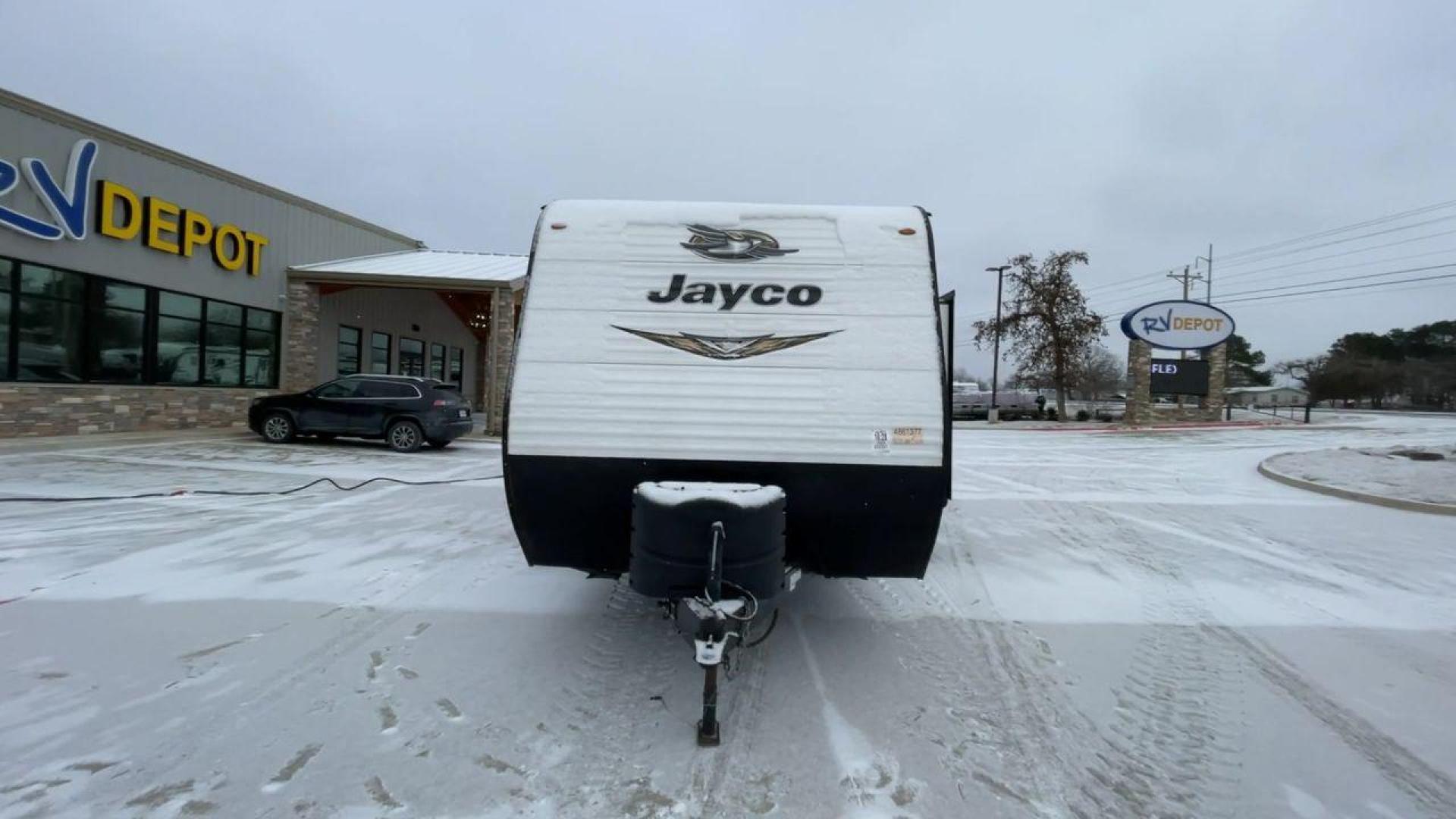 2020 JAYCO JAY FLIGHT 284BHS (1UJBJ0BR0L1) , located at 4319 N Main St, Cleburne, TX, 76033, (817) 678-5133, 32.385960, -97.391212 - Photo#4