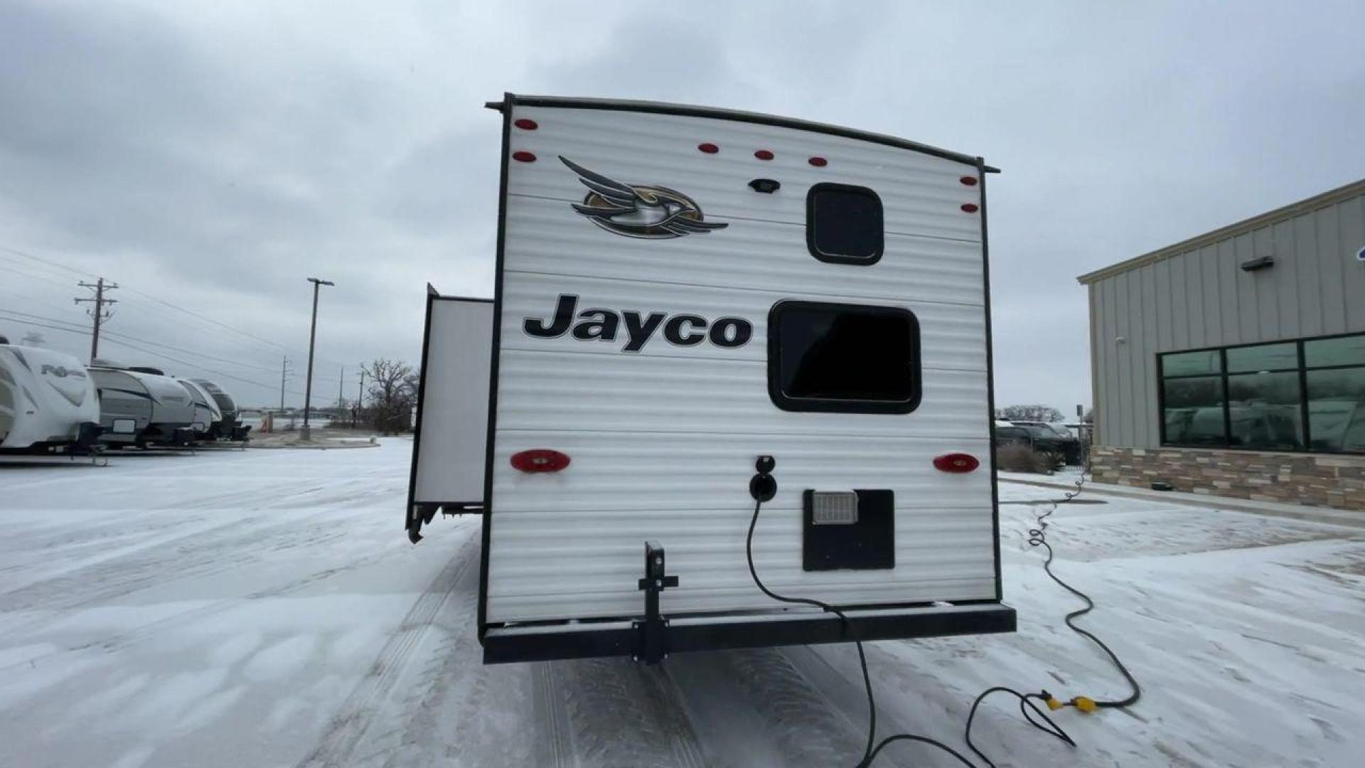 2020 JAYCO JAY FLIGHT 284BHS (1UJBJ0BR0L1) , located at 4319 N Main St, Cleburne, TX, 76033, (817) 678-5133, 32.385960, -97.391212 - Photo#8