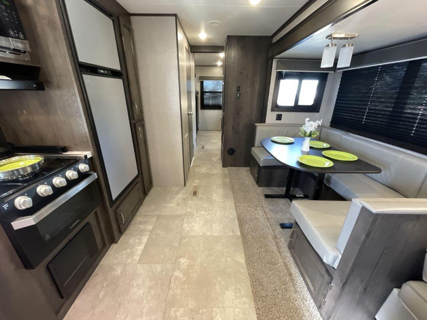 2020 JAYCO JAY FLIGHT 32BHDS (1UJBJ0BT3L1) , located at 4319 N Main St, Cleburne, TX, 76033, (817) 678-5133, 32.385960, -97.391212 - Photo#13