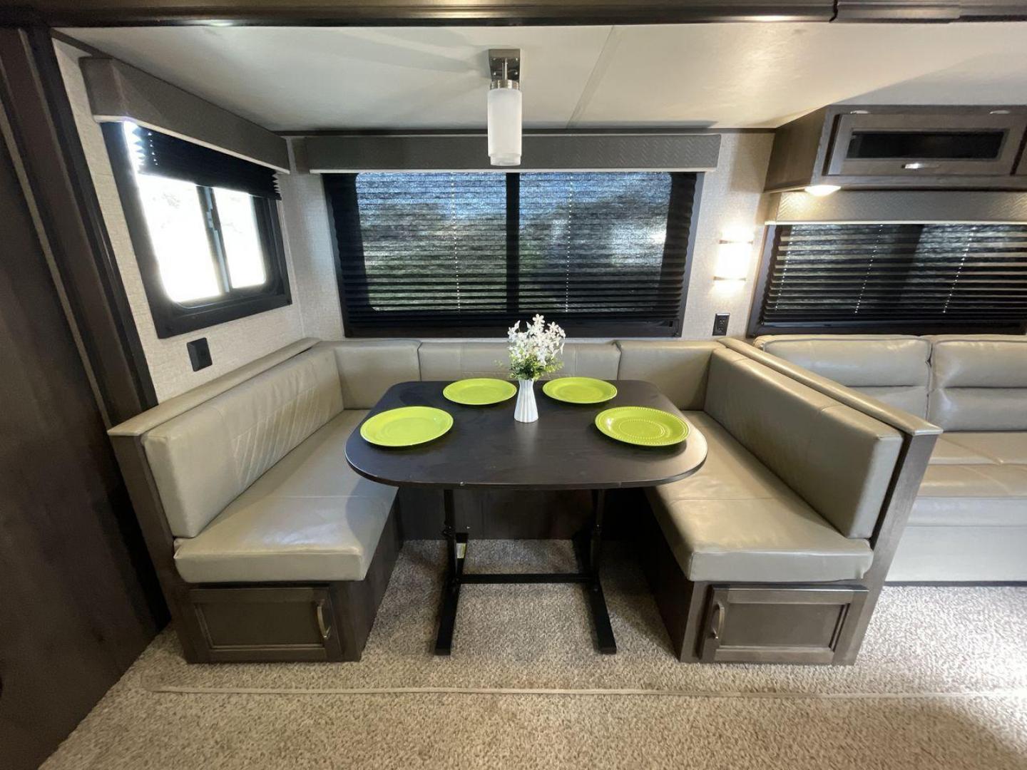 2020 JAYCO JAY FLIGHT 32BHDS (1UJBJ0BT3L1) , located at 4319 N Main St, Cleburne, TX, 76033, (817) 678-5133, 32.385960, -97.391212 - Photo#14