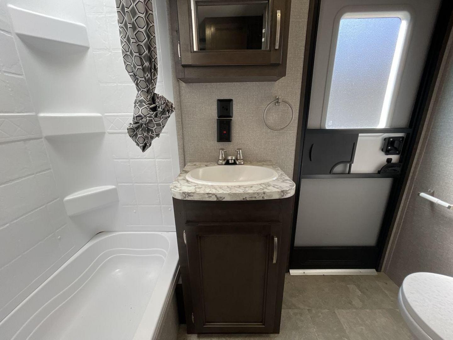 2020 JAYCO JAY FLIGHT 32BHDS (1UJBJ0BT3L1) , located at 4319 N Main St, Cleburne, TX, 76033, (817) 678-5133, 32.385960, -97.391212 - Photo#16