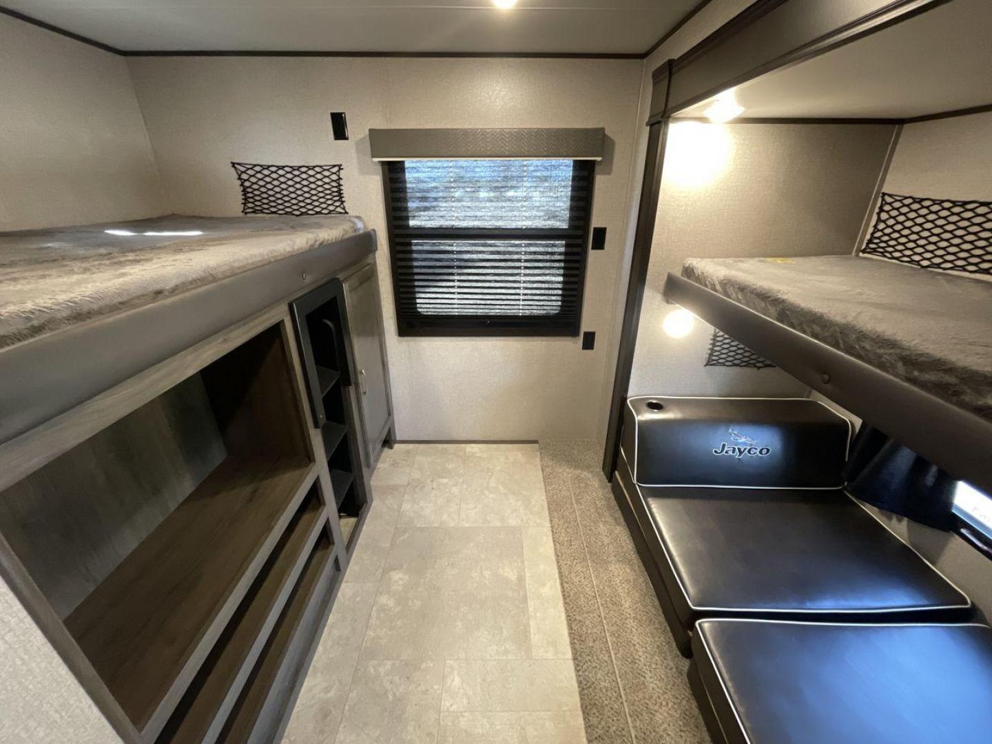 2020 JAYCO JAY FLIGHT 32BHDS (1UJBJ0BT3L1) , located at 4319 N Main St, Cleburne, TX, 76033, (817) 678-5133, 32.385960, -97.391212 - Photo#19