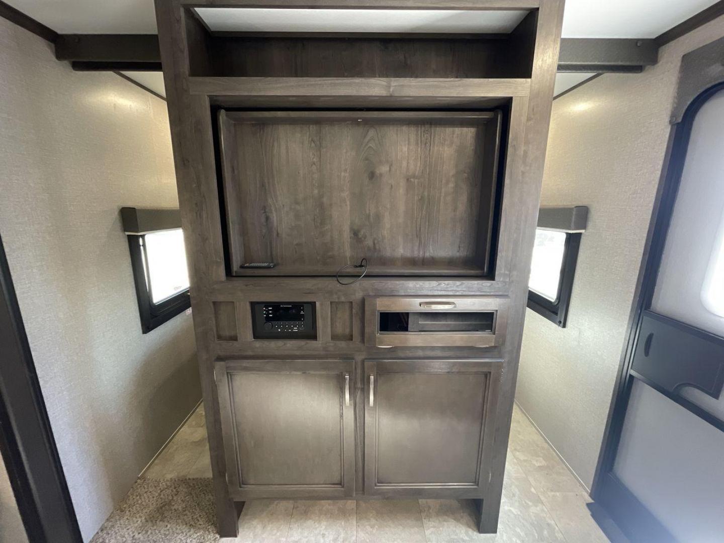 2020 JAYCO JAY FLIGHT 32BHDS (1UJBJ0BT3L1) , located at 4319 N Main St, Cleburne, TX, 76033, (817) 678-5133, 32.385960, -97.391212 - Photo#21