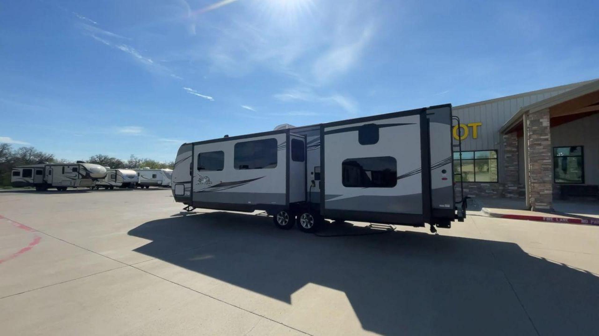 2020 JAYCO JAY FLIGHT 32BHDS (1UJBJ0BT3L1) , located at 4319 N Main St, Cleburne, TX, 76033, (817) 678-5133, 32.385960, -97.391212 - Photo#7