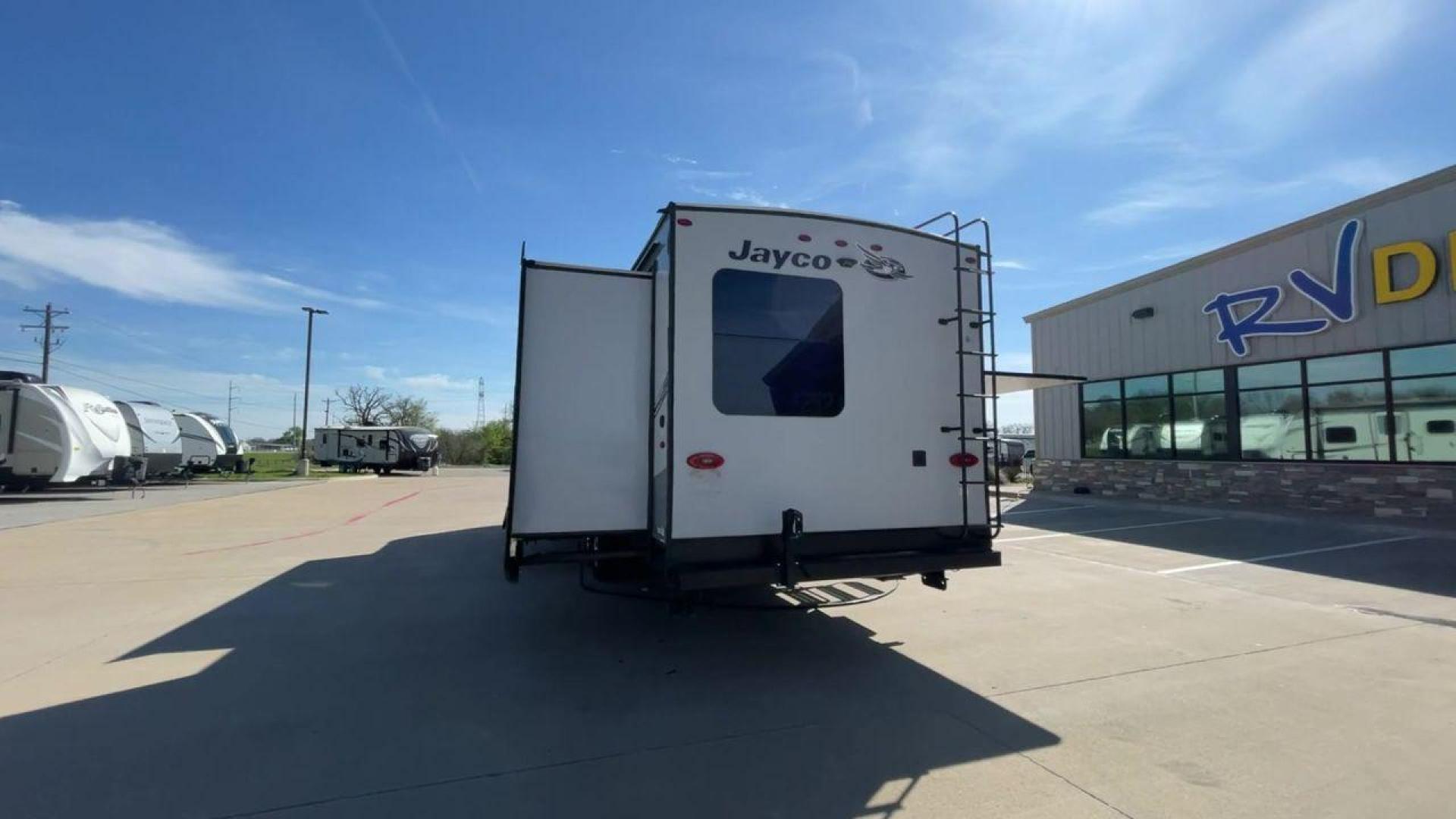 2020 JAYCO JAY FLIGHT 32BHDS (1UJBJ0BT3L1) , located at 4319 N Main St, Cleburne, TX, 76033, (817) 678-5133, 32.385960, -97.391212 - Photo#8