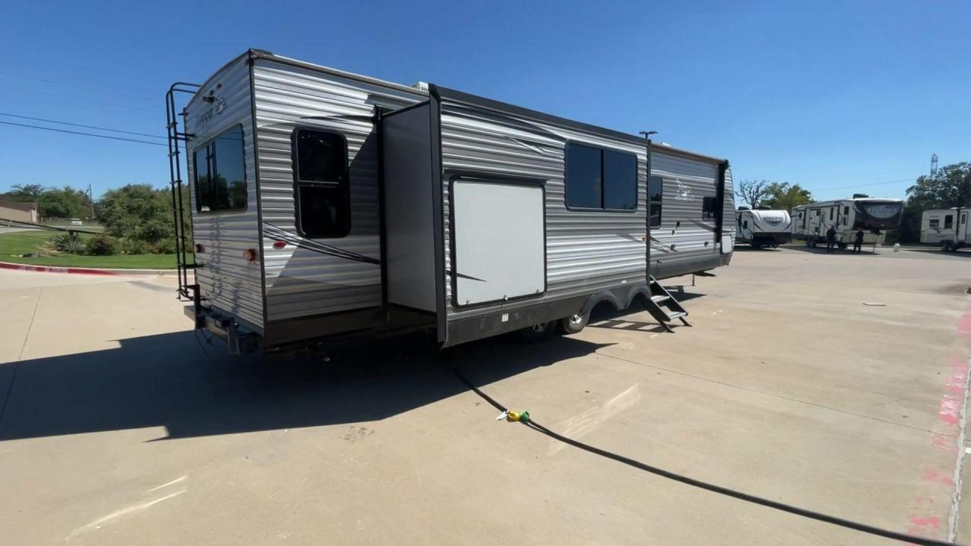 2020 JAYCO JAY FLIGHT 34MBDS (1UJBJ0BU0L1) , Length: 38.92 ft. | Dry Weight: 8,357 lbs. | Gross Weight: 10,950 lbs. | Slides: 2 transmission, located at 4319 N Main St, Cleburne, TX, 76033, (817) 678-5133, 32.385960, -97.391212 - Photo#1