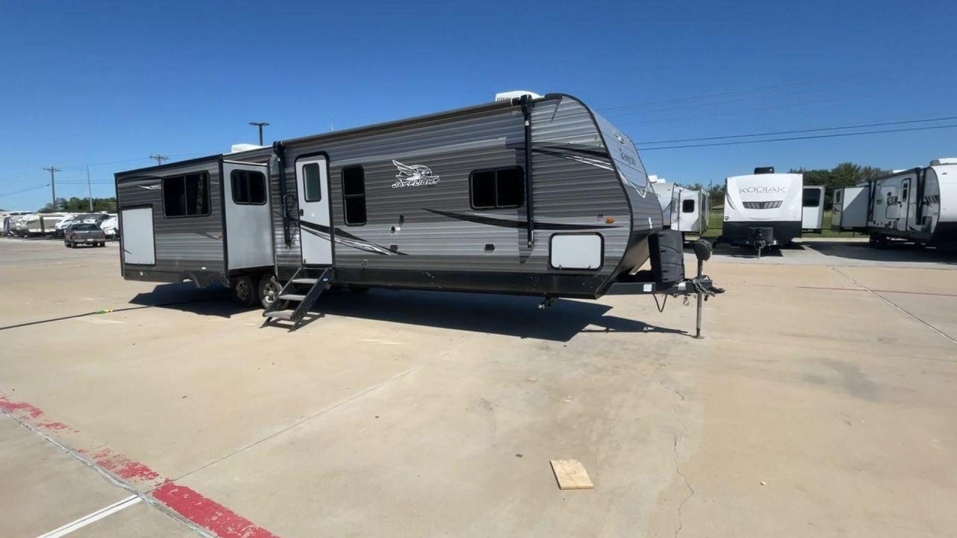 2020 JAYCO JAY FLIGHT 34MBDS (1UJBJ0BU0L1) , Length: 38.92 ft. | Dry Weight: 8,357 lbs. | Gross Weight: 10,950 lbs. | Slides: 2 transmission, located at 4319 N Main St, Cleburne, TX, 76033, (817) 678-5133, 32.385960, -97.391212 - Photo#3