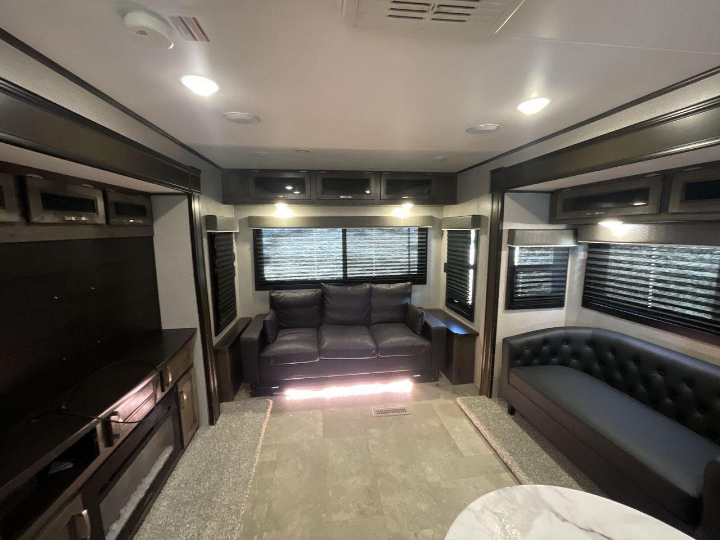 2020 JAYCO JAY FLIGHT 34MBDS (1UJBJ0BU0L1) , Length: 38.92 ft. | Dry Weight: 8,357 lbs. | Gross Weight: 10,950 lbs. | Slides: 2 transmission, located at 4319 N Main St, Cleburne, TX, 76033, (817) 678-5133, 32.385960, -97.391212 - Photo#10