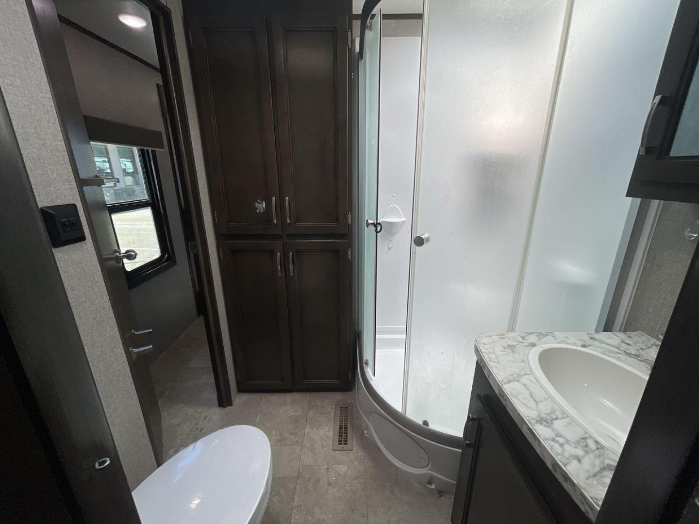 2020 JAYCO JAY FLIGHT 34MBDS (1UJBJ0BU0L1) , Length: 38.92 ft. | Dry Weight: 8,357 lbs. | Gross Weight: 10,950 lbs. | Slides: 2 transmission, located at 4319 N Main St, Cleburne, TX, 76033, (817) 678-5133, 32.385960, -97.391212 - Photo#15