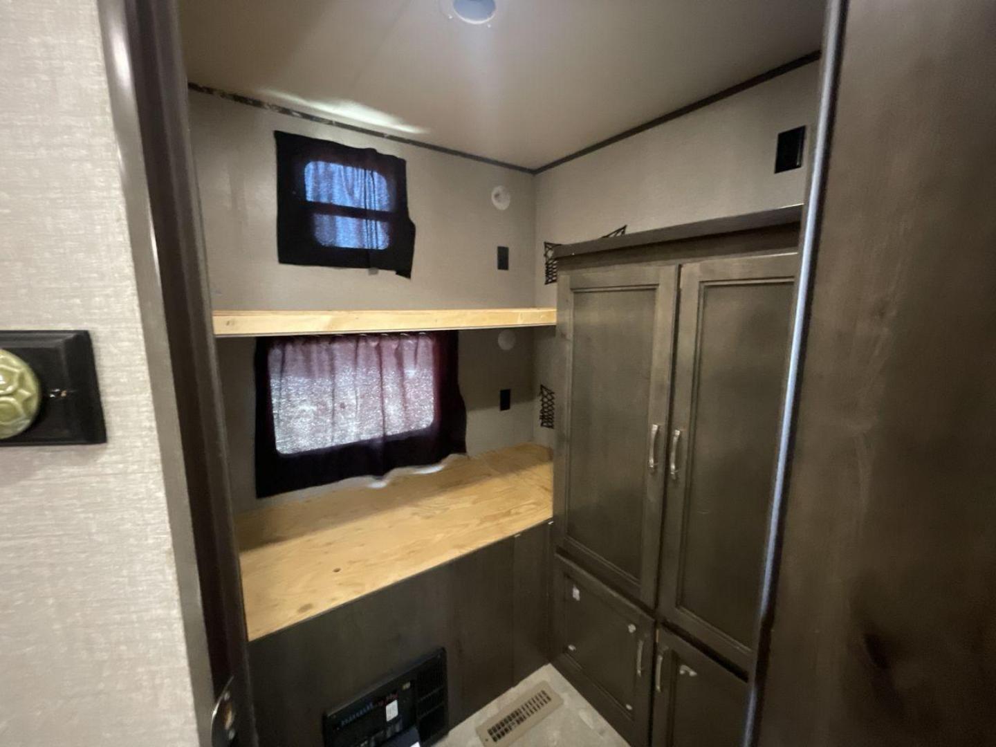 2020 JAYCO JAY FLIGHT 34MBDS (1UJBJ0BU0L1) , Length: 38.92 ft. | Dry Weight: 8,357 lbs. | Gross Weight: 10,950 lbs. | Slides: 2 transmission, located at 4319 N Main St, Cleburne, TX, 76033, (817) 678-5133, 32.385960, -97.391212 - Photo#18